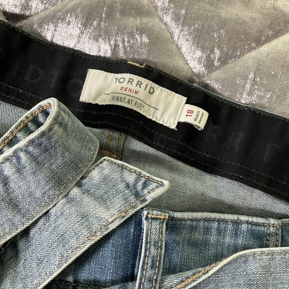 Torrid Denim 5” Utility Shorts Size 18 NWT High rise Stretch Blue Jean Pocket - Picture 2 of 10